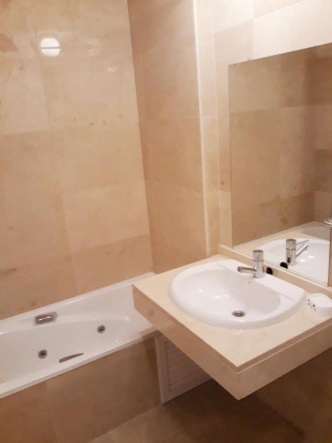 Beautiful Apartment In Duquesa Suites And Gardens Castillo de Sabinillas Kültér fotó