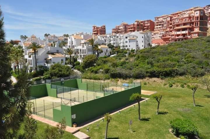 Beautiful Apartment In Duquesa Suites And Gardens Castillo de Sabinillas Kültér fotó