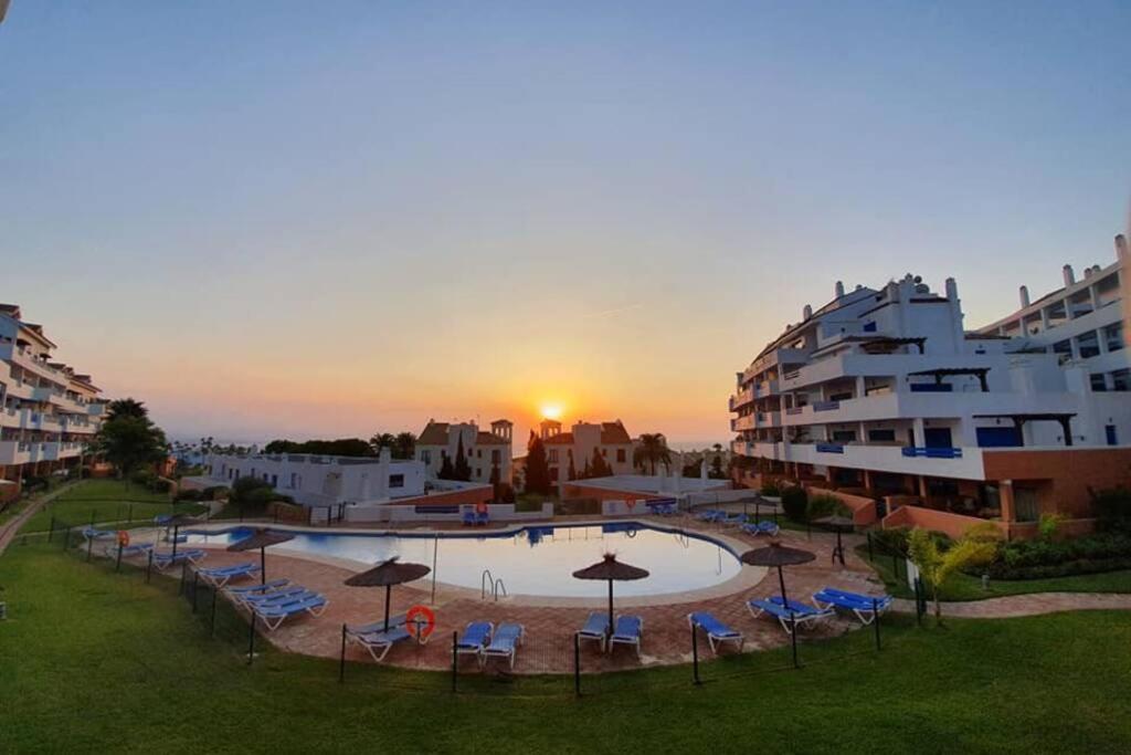 Beautiful Apartment In Duquesa Suites And Gardens Castillo de Sabinillas Kültér fotó