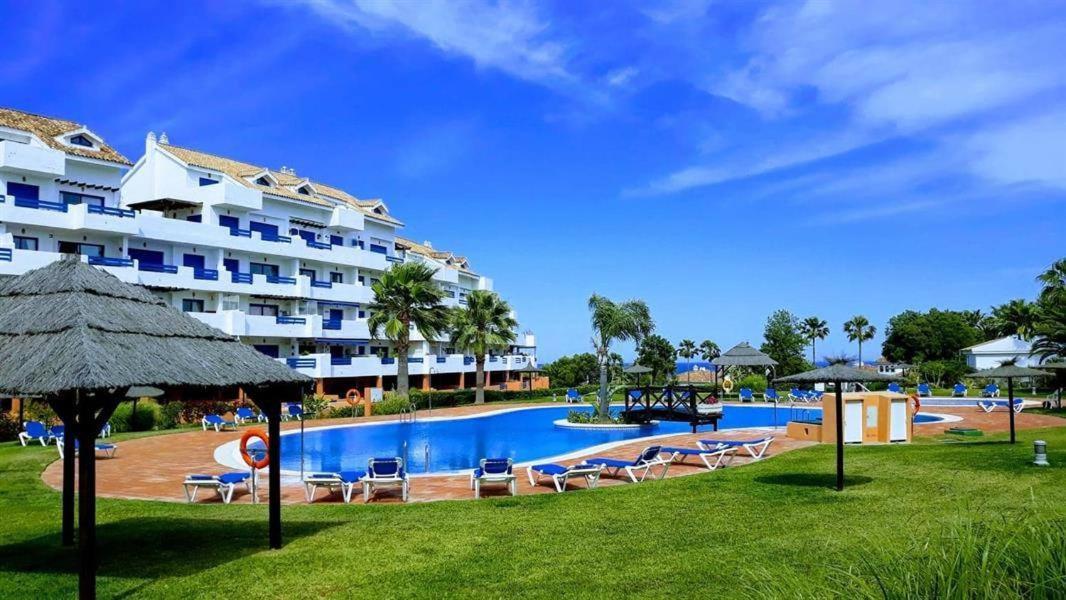 Beautiful Apartment In Duquesa Suites And Gardens Castillo de Sabinillas Kültér fotó